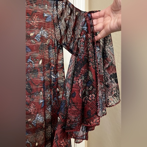 BNWT Dor Dor Couture Multi Floral Mesh Boho Pullover Flared Sleeve Top Sz MED - Picture 3 of 8